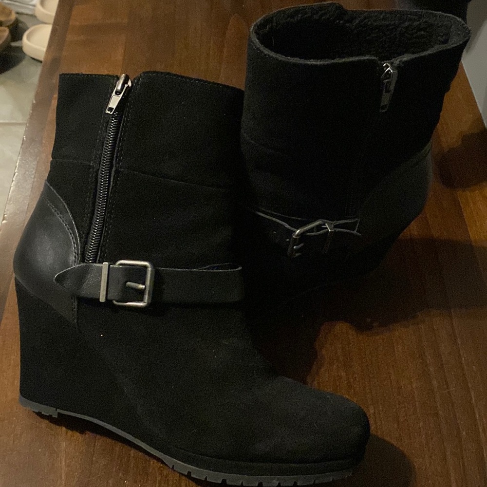 Dolce Vita Black Suede Wedge Boot size 9